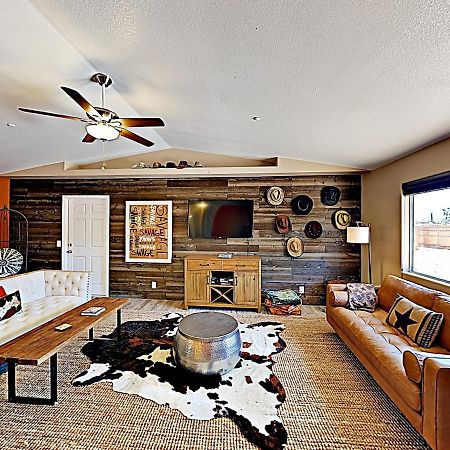 Rawhide Ranch - Walk To Pappy And Harriet'S With Hot Tub! Home يوككا فالي المظهر الخارجي الصورة