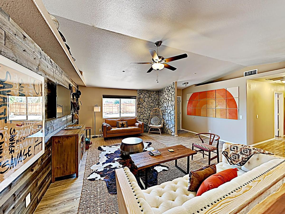 Rawhide Ranch - Walk To Pappy And Harriet'S With Hot Tub! Home يوككا فالي المظهر الخارجي الصورة
