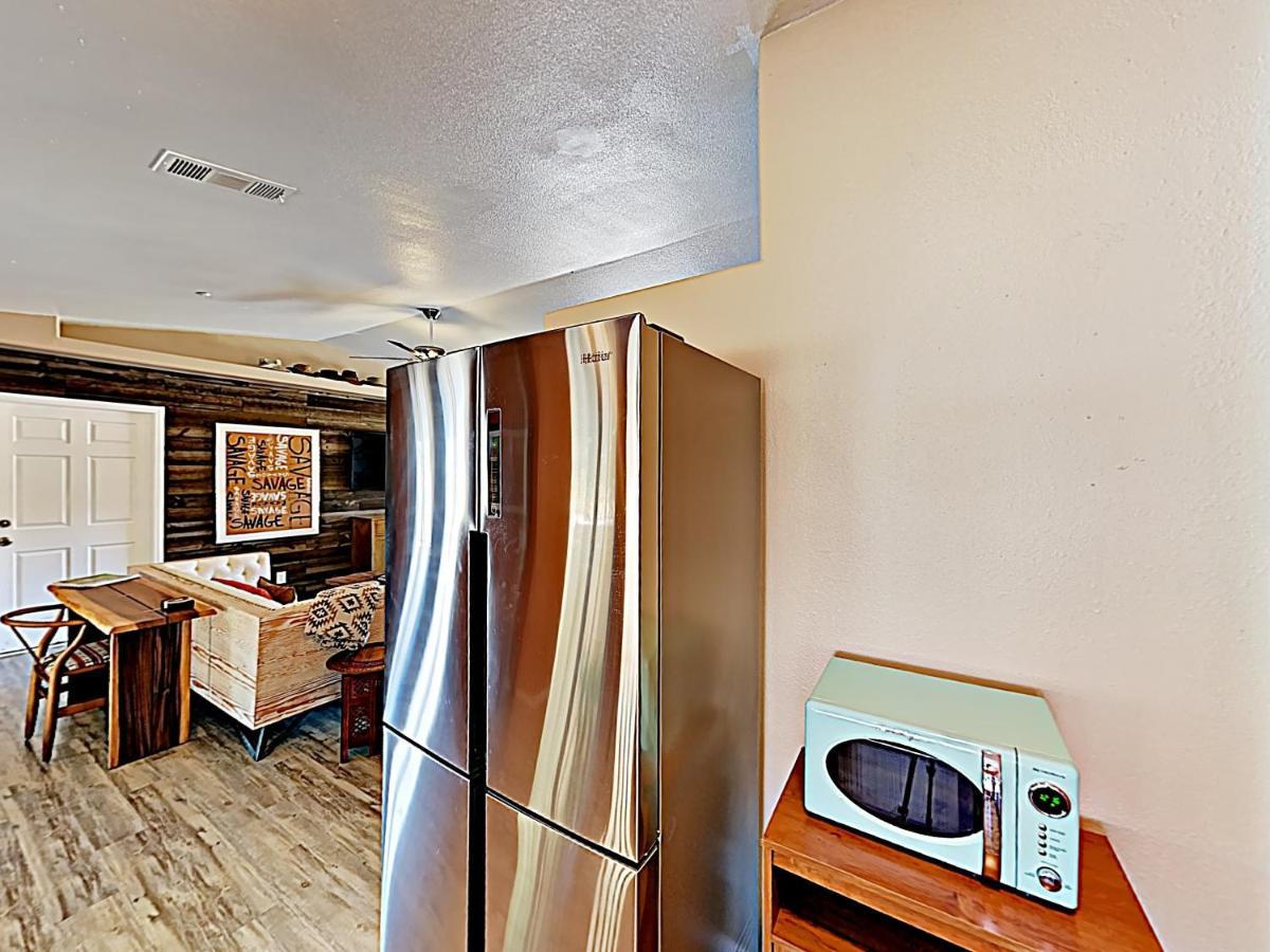 Rawhide Ranch - Walk To Pappy And Harriet'S With Hot Tub! Home يوككا فالي المظهر الخارجي الصورة