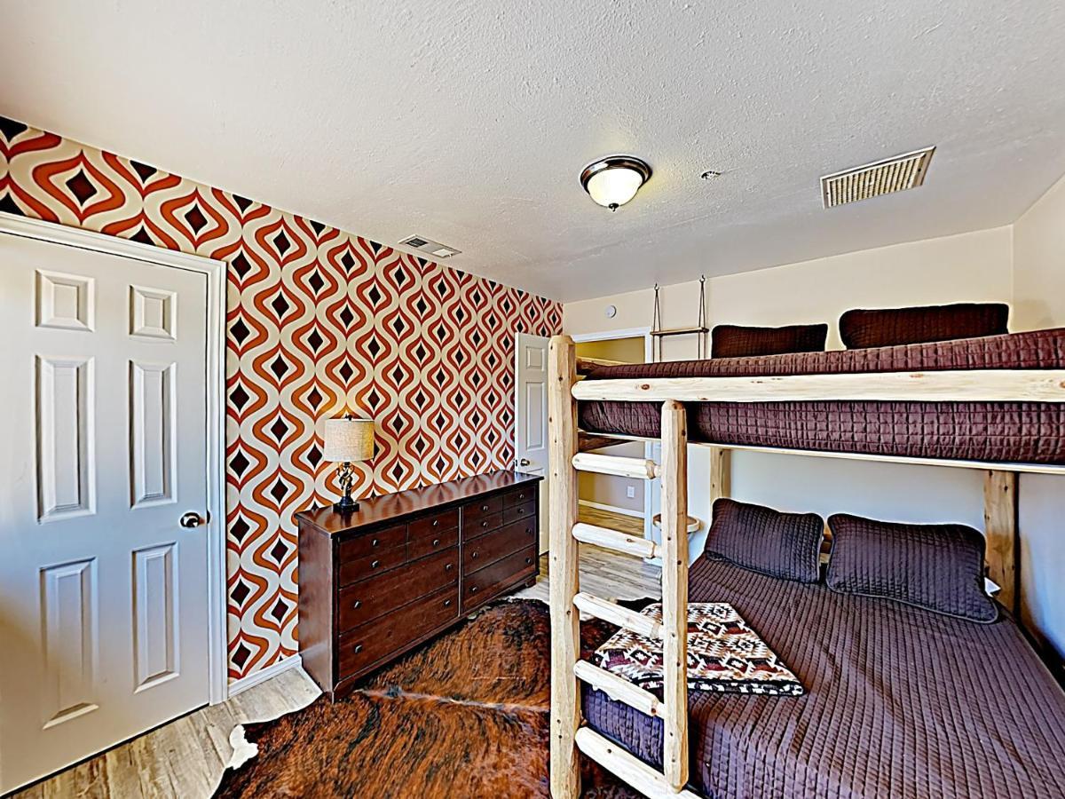 Rawhide Ranch - Walk To Pappy And Harriet'S With Hot Tub! Home يوككا فالي المظهر الخارجي الصورة
