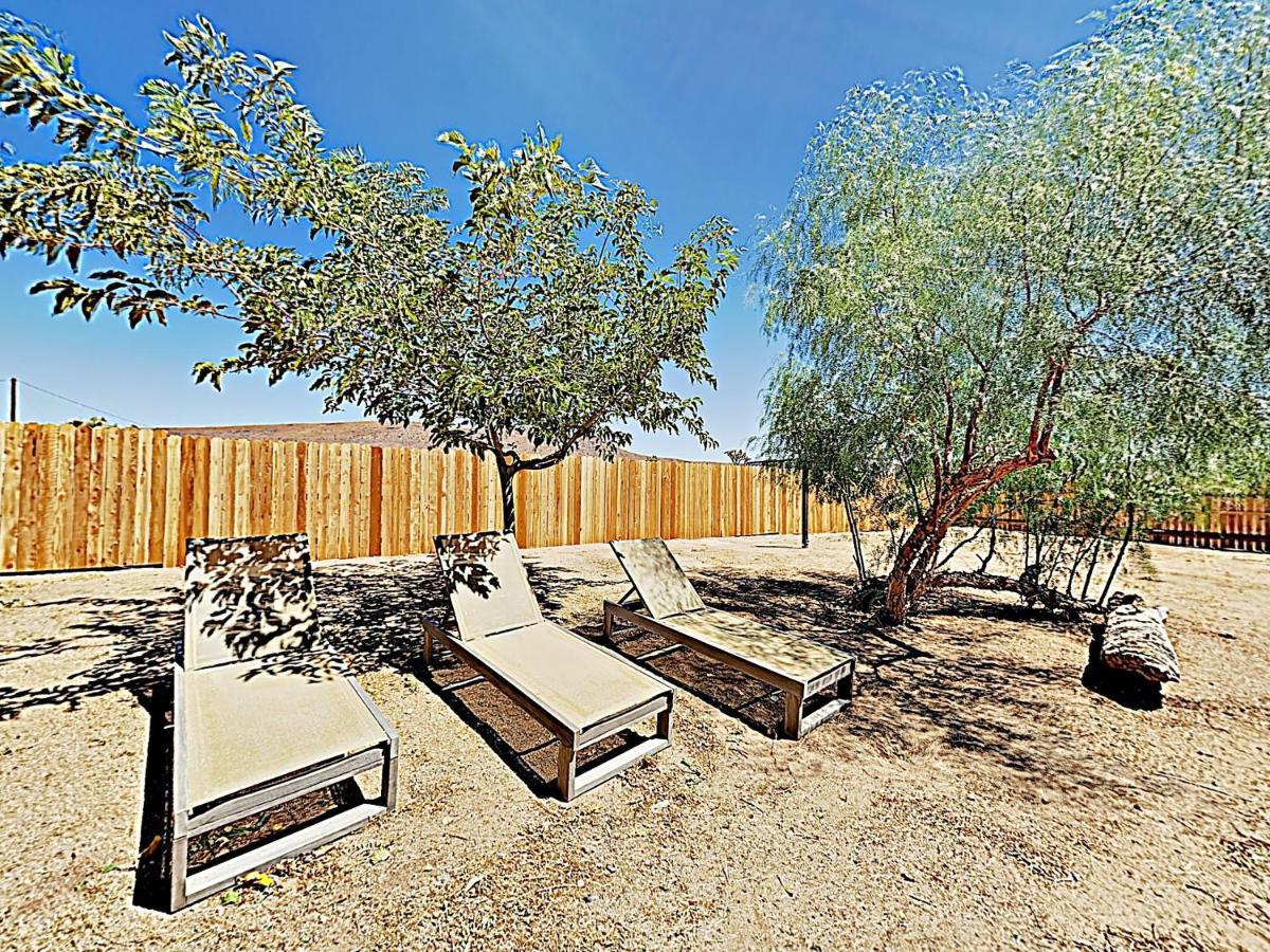 Rawhide Ranch - Walk To Pappy And Harriet'S With Hot Tub! Home يوككا فالي المظهر الخارجي الصورة