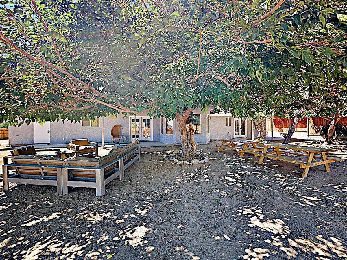 Rawhide Ranch - Walk To Pappy And Harriet'S With Hot Tub! Home يوككا فالي المظهر الخارجي الصورة